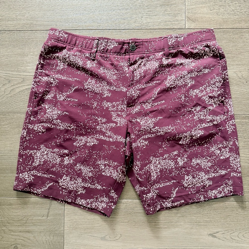 Under Armour Golf Printed Shorts Red Pink 40